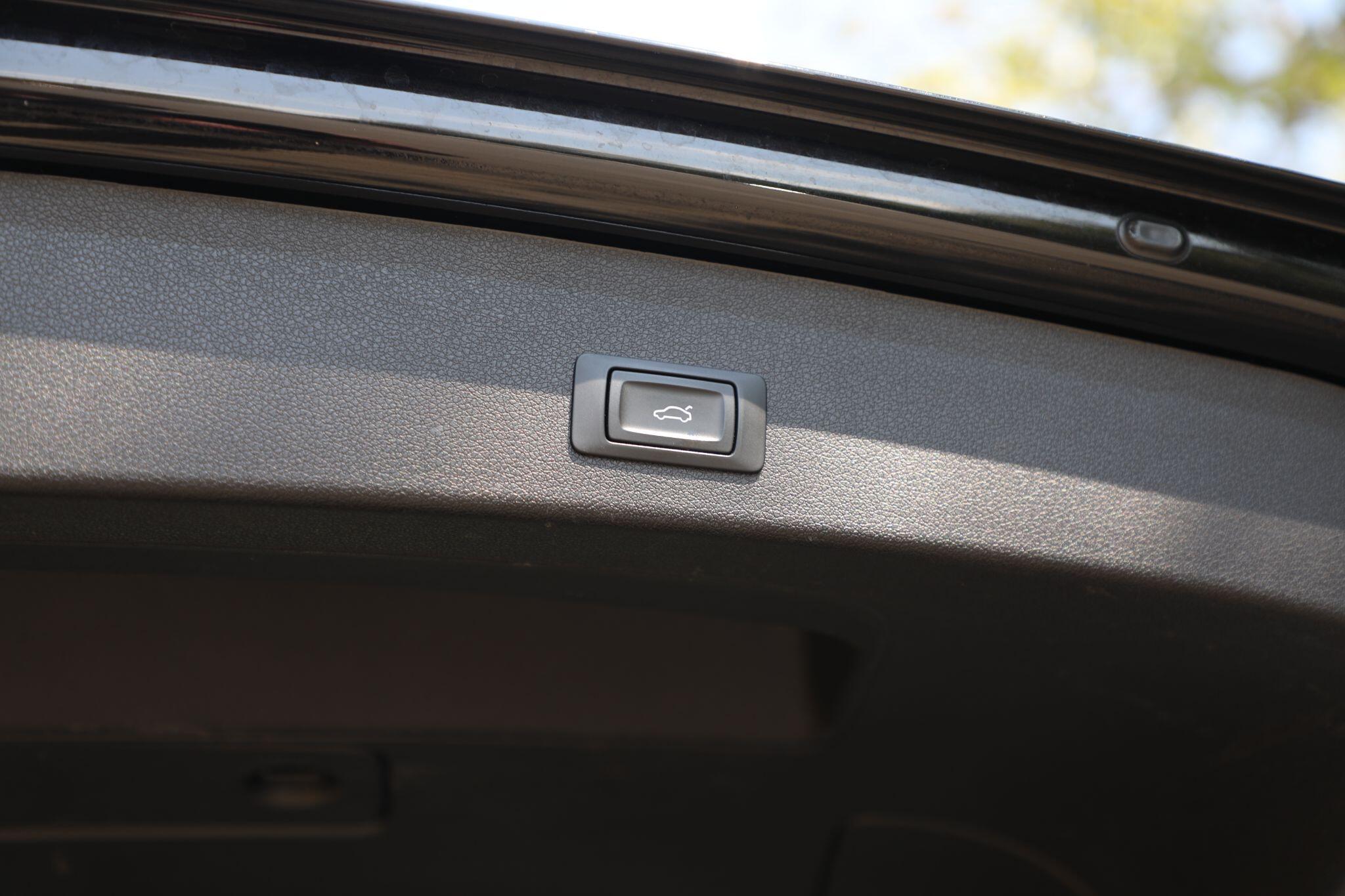 Large vehicle image
